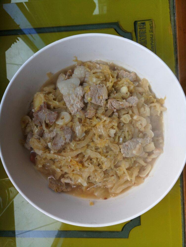 东北酸菜猪肉炖粉条