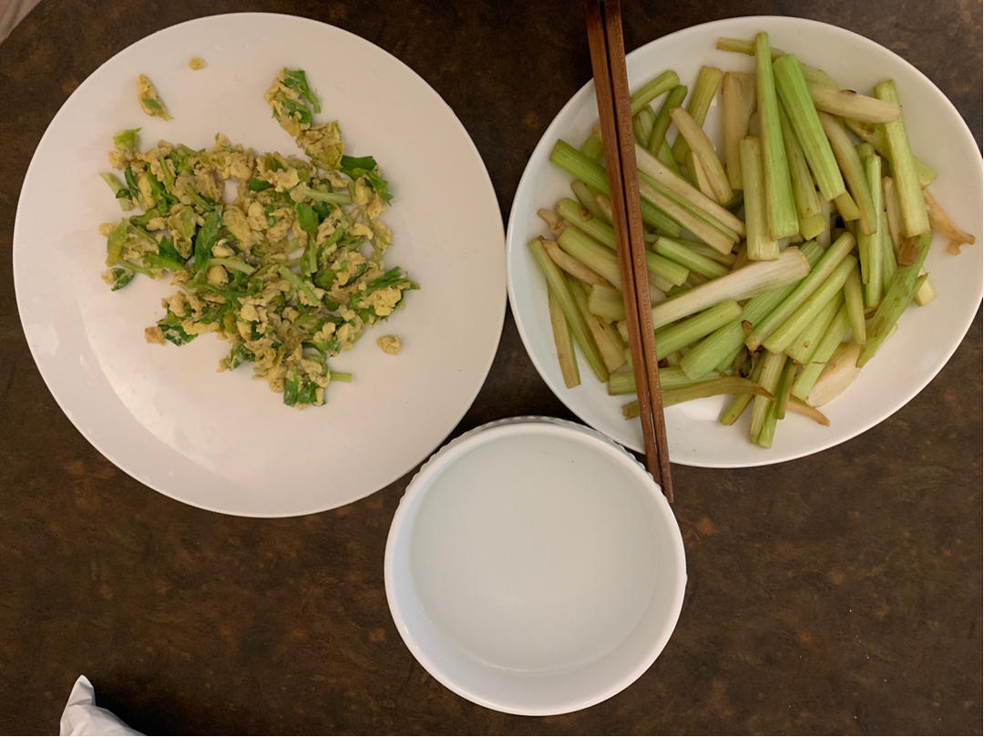 小婷食光🔆芹菜叶炒鸡蛋