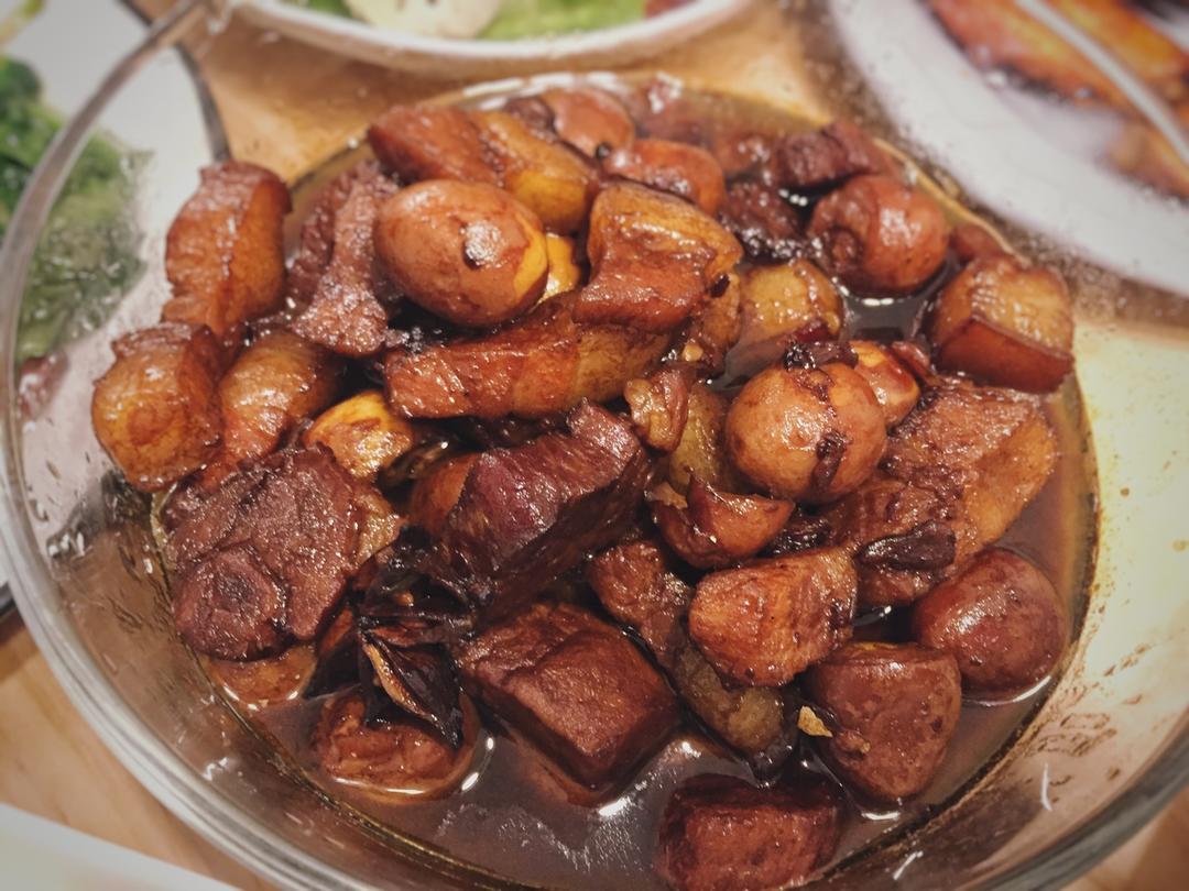 加了鹌鹑蛋后，这盘红烧肉，美味的逆天啦——鹌鹑蛋烧肉（孔瑶食谱）