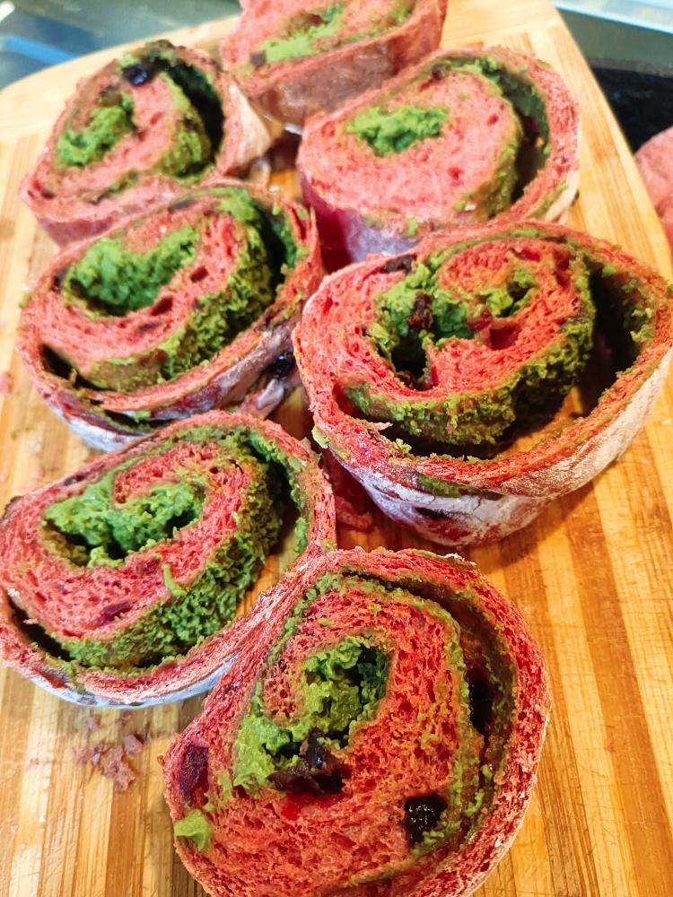 紫甘蓝抹茶奶酪欧包