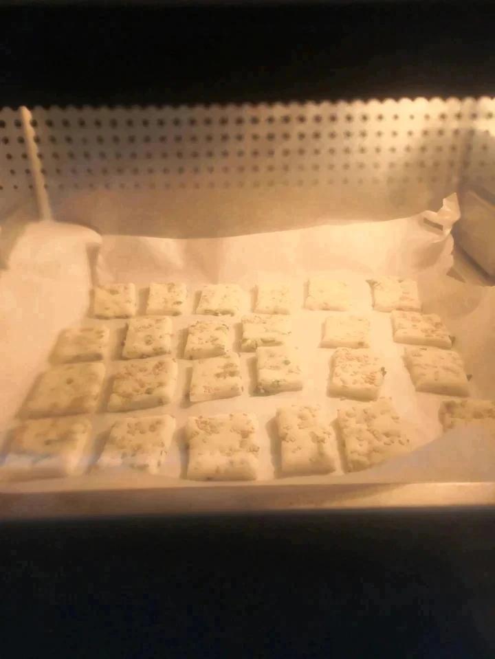 超级好吃的香葱苏打饼干（无糖低脂）-烤箱版食谱