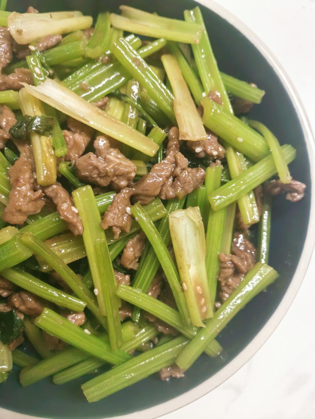 芹菜炒牛肉 快和我一起做！超级嫩！家常快手简单！
