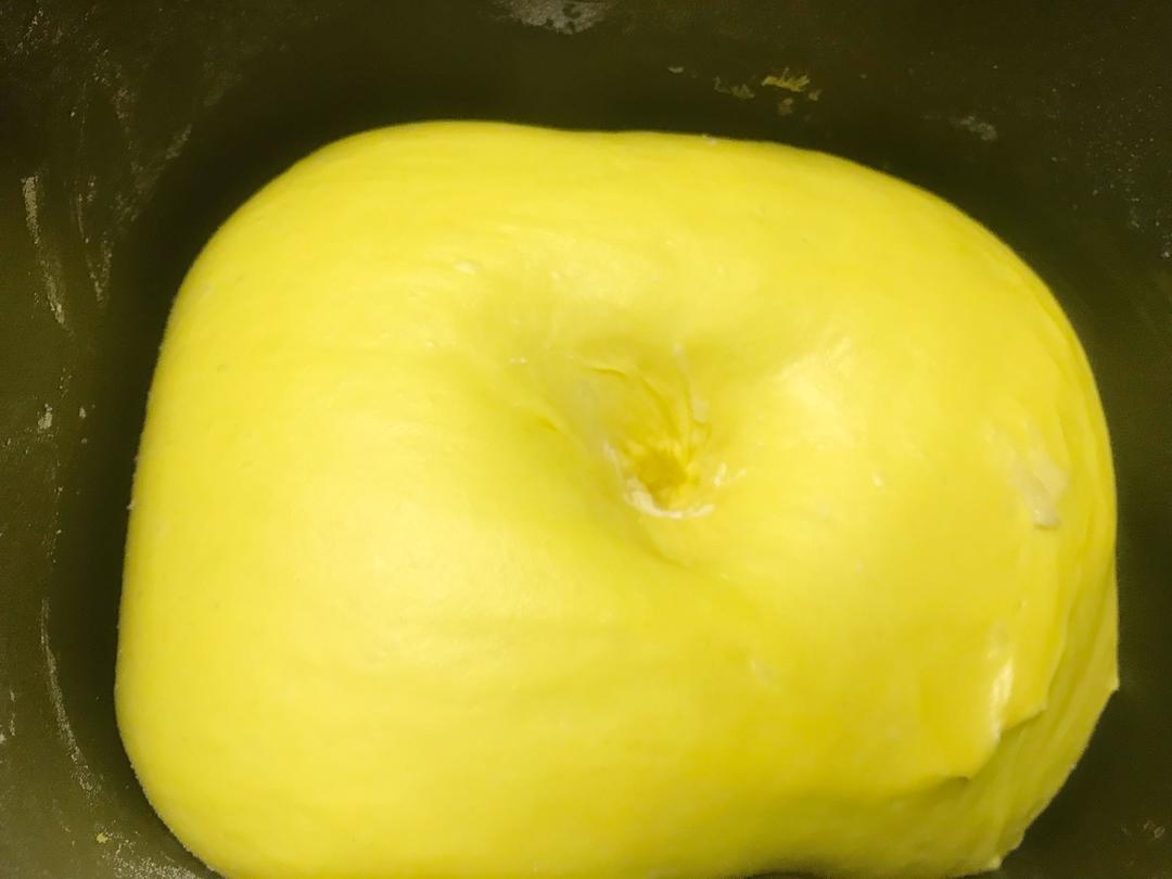 南瓜乳酪夹心面包（面包机揉手套膜）的做法 步骤6