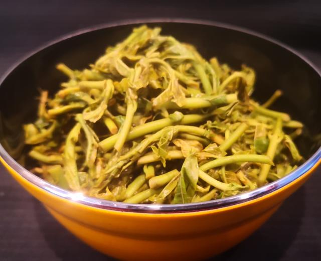 餐桌小菜~简单拌香椿的做法
