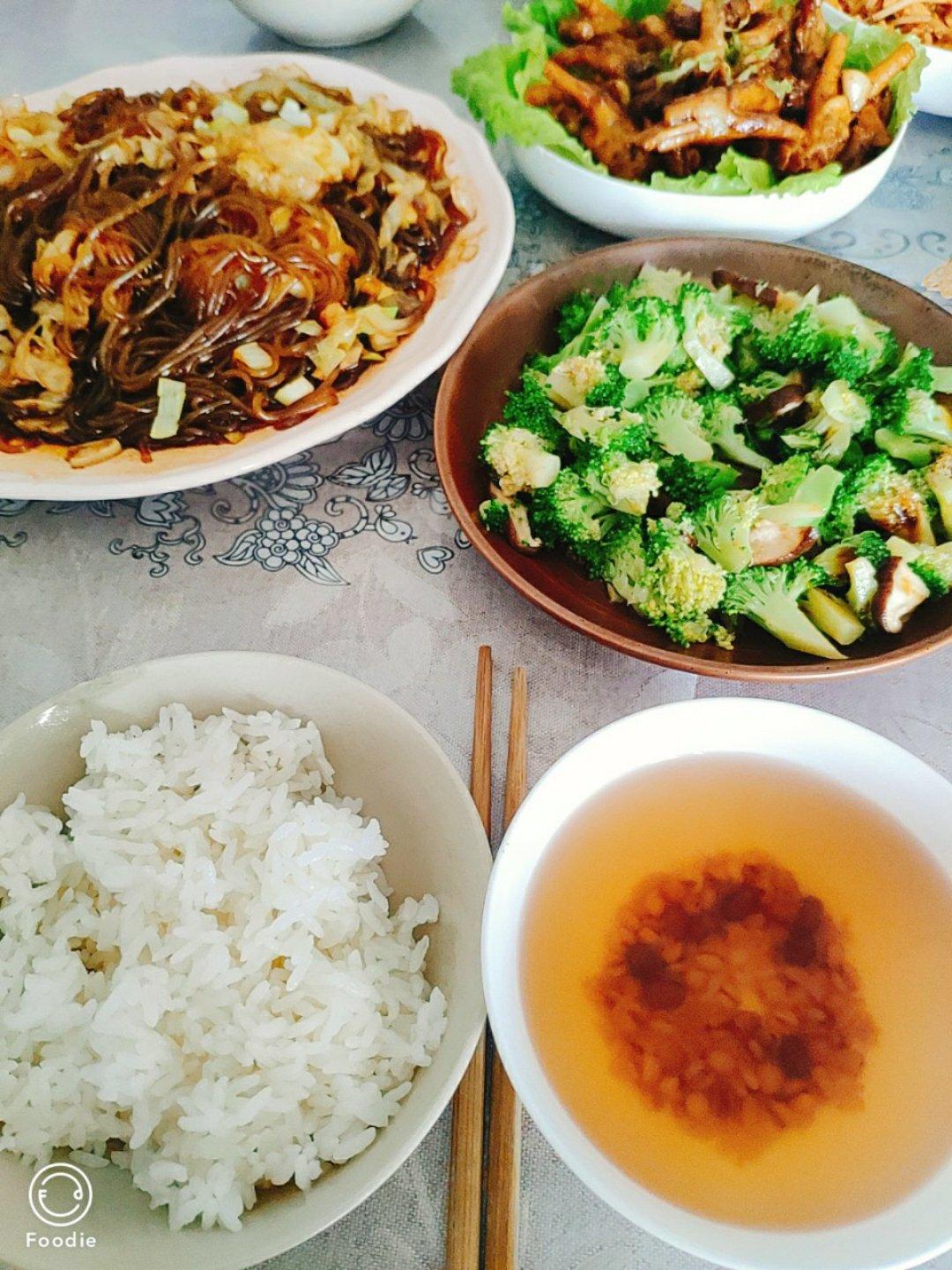 包菜炒红薯粉 最爱