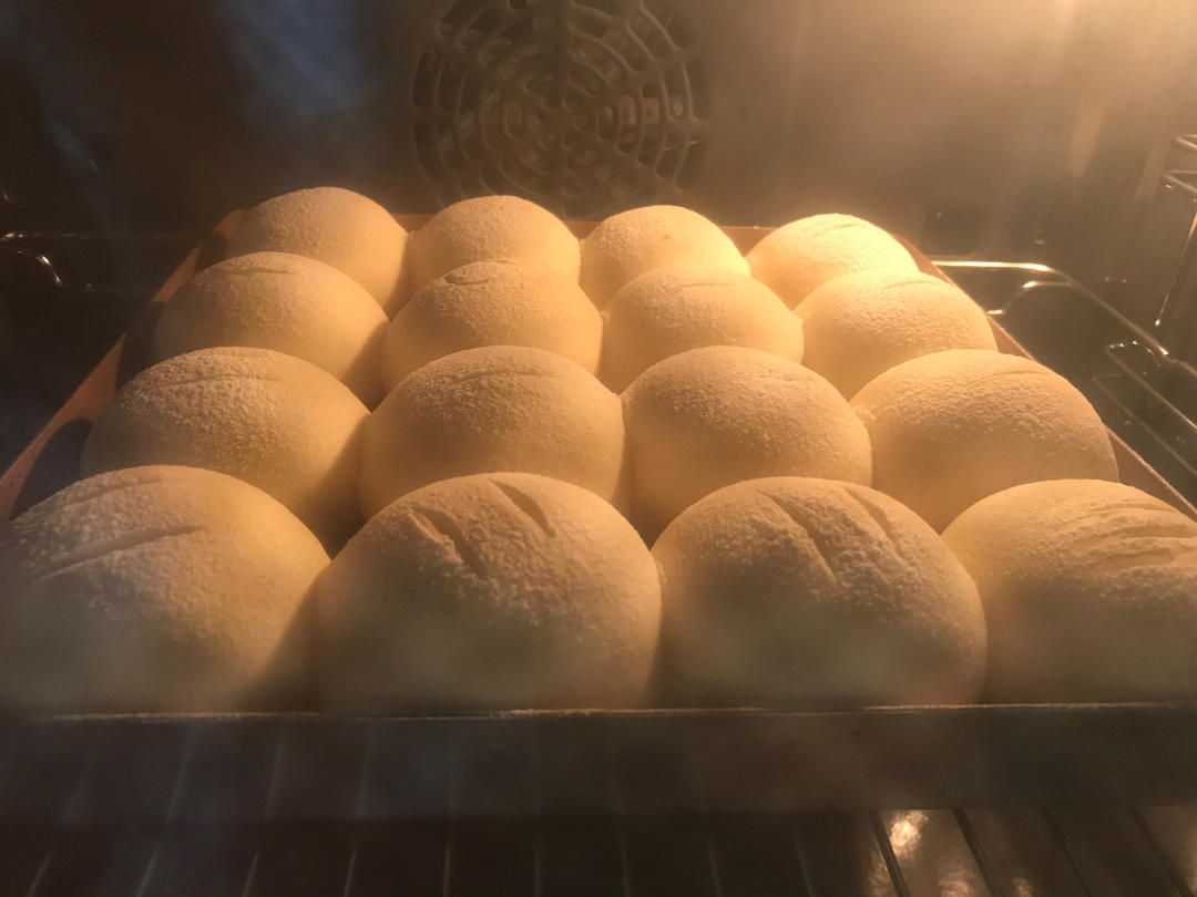 一次发酵，松软拉丝的牛奶小餐包