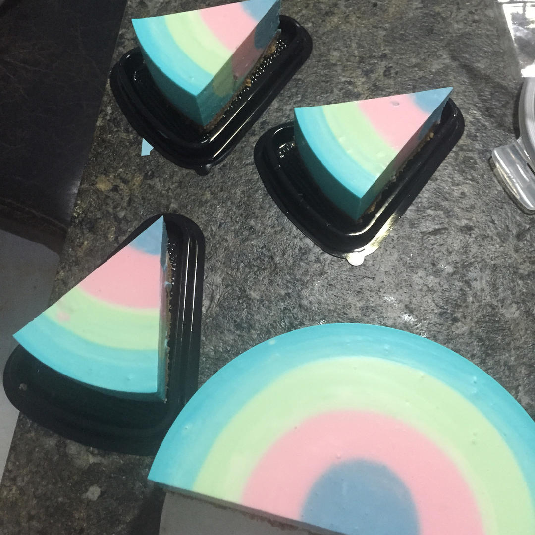 彩虹慕斯蛋糕