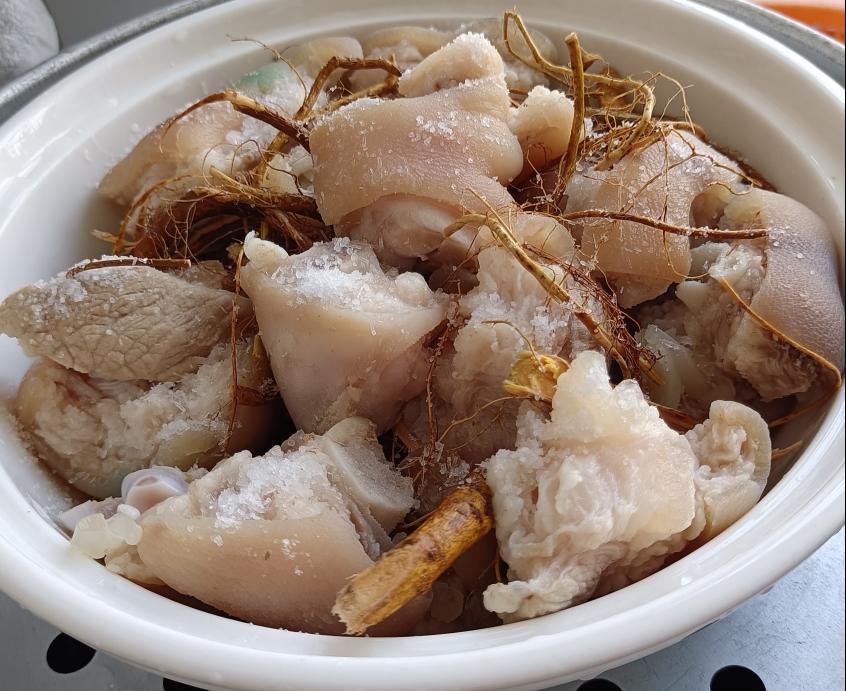 奶根蒸猪脚