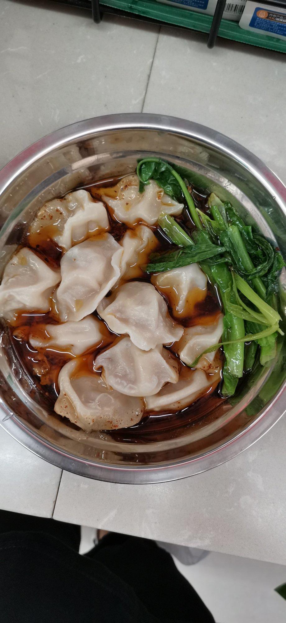 省时又便捷，没人能抗拒这碗酸汤水饺！🥟
