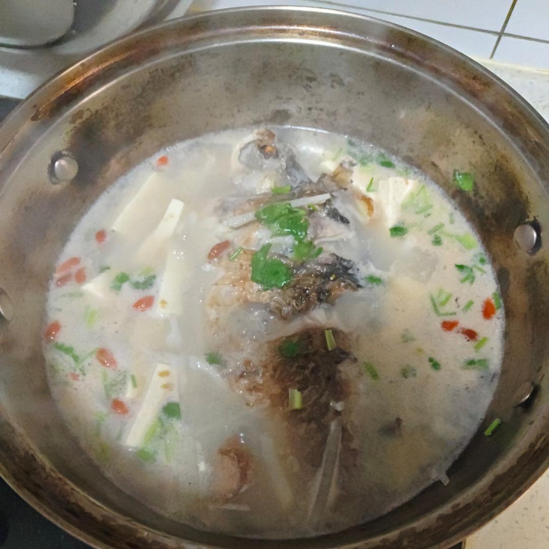 鲫鱼萝卜豆腐汤