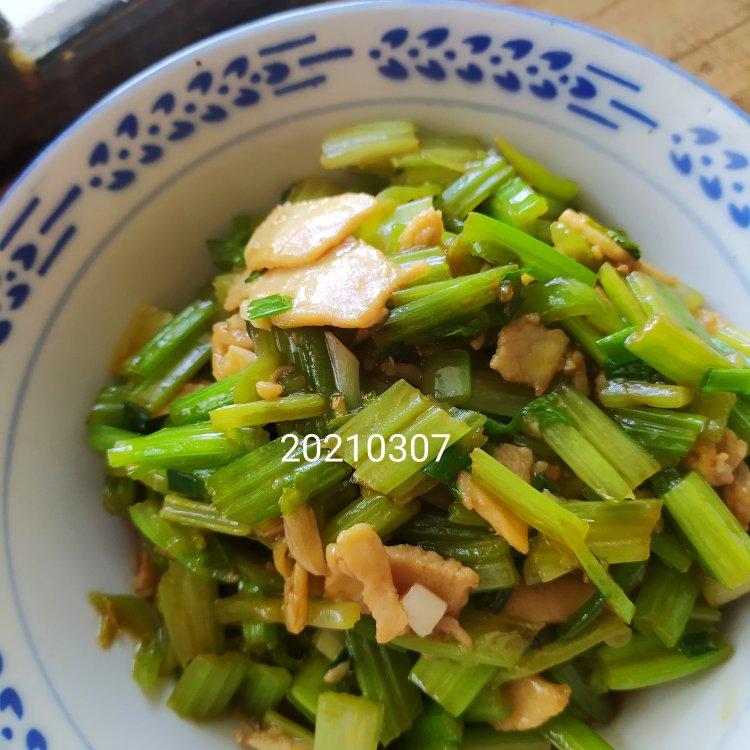 西芹炒鸡片