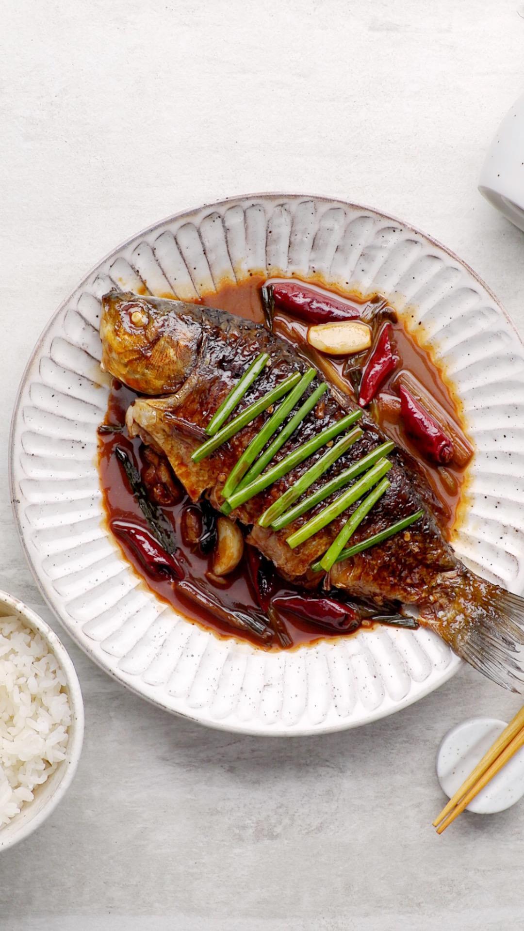 葱烤鲫鱼的做法