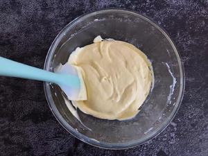 简易芒果慕斯蛋糕，夏日快手解暑甜品，消耗奶油的做法 步骤10