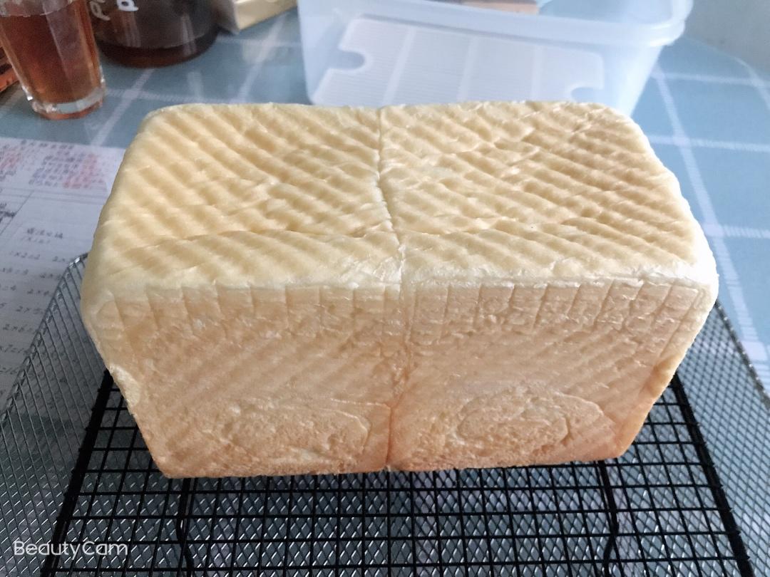 用烤箱自己做面包--手工牛奶吐司面包