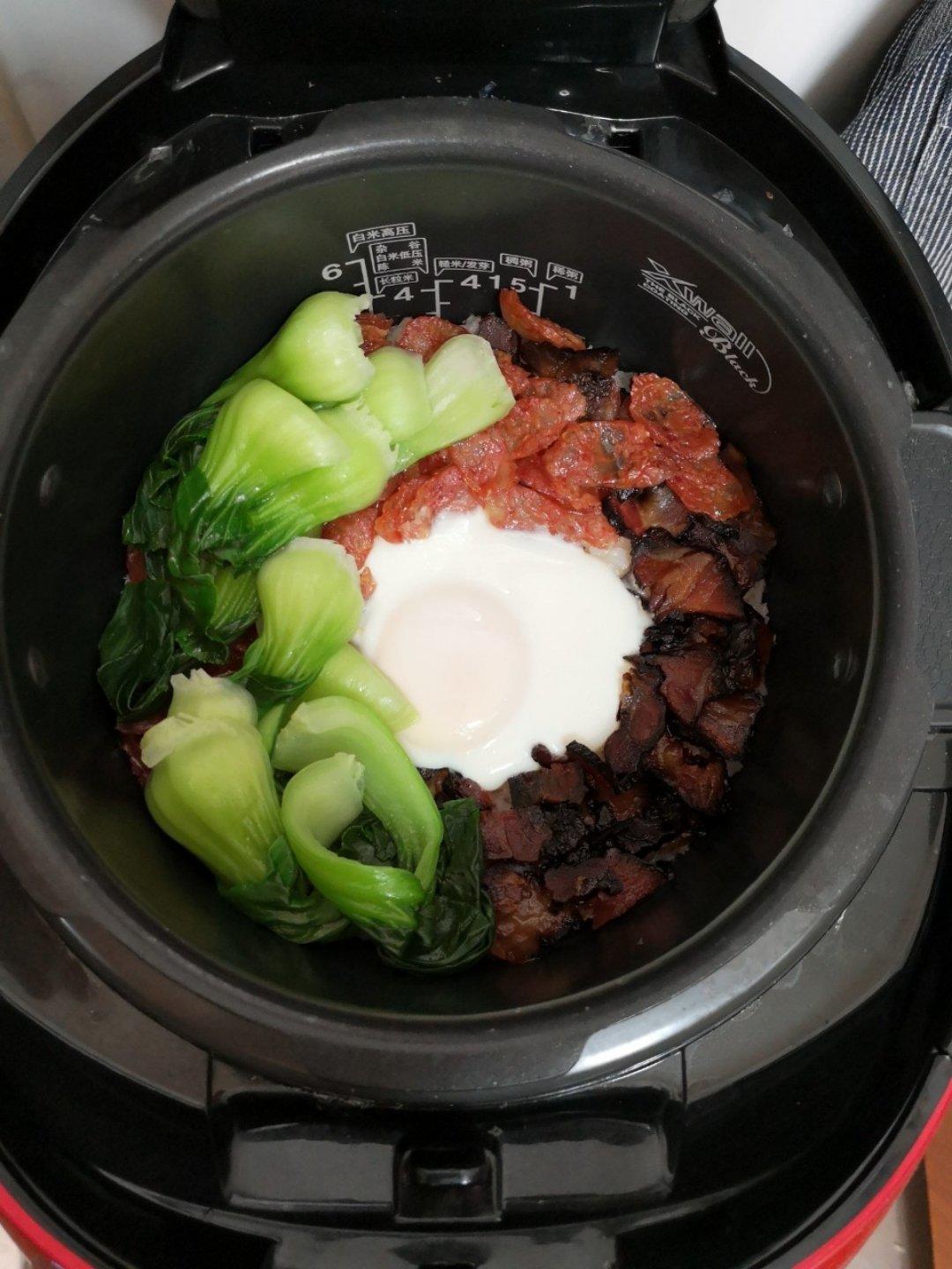 广式腊味煲仔饭