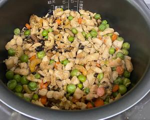 低脂鸡胸豌豆焖饭的做法 步骤10
