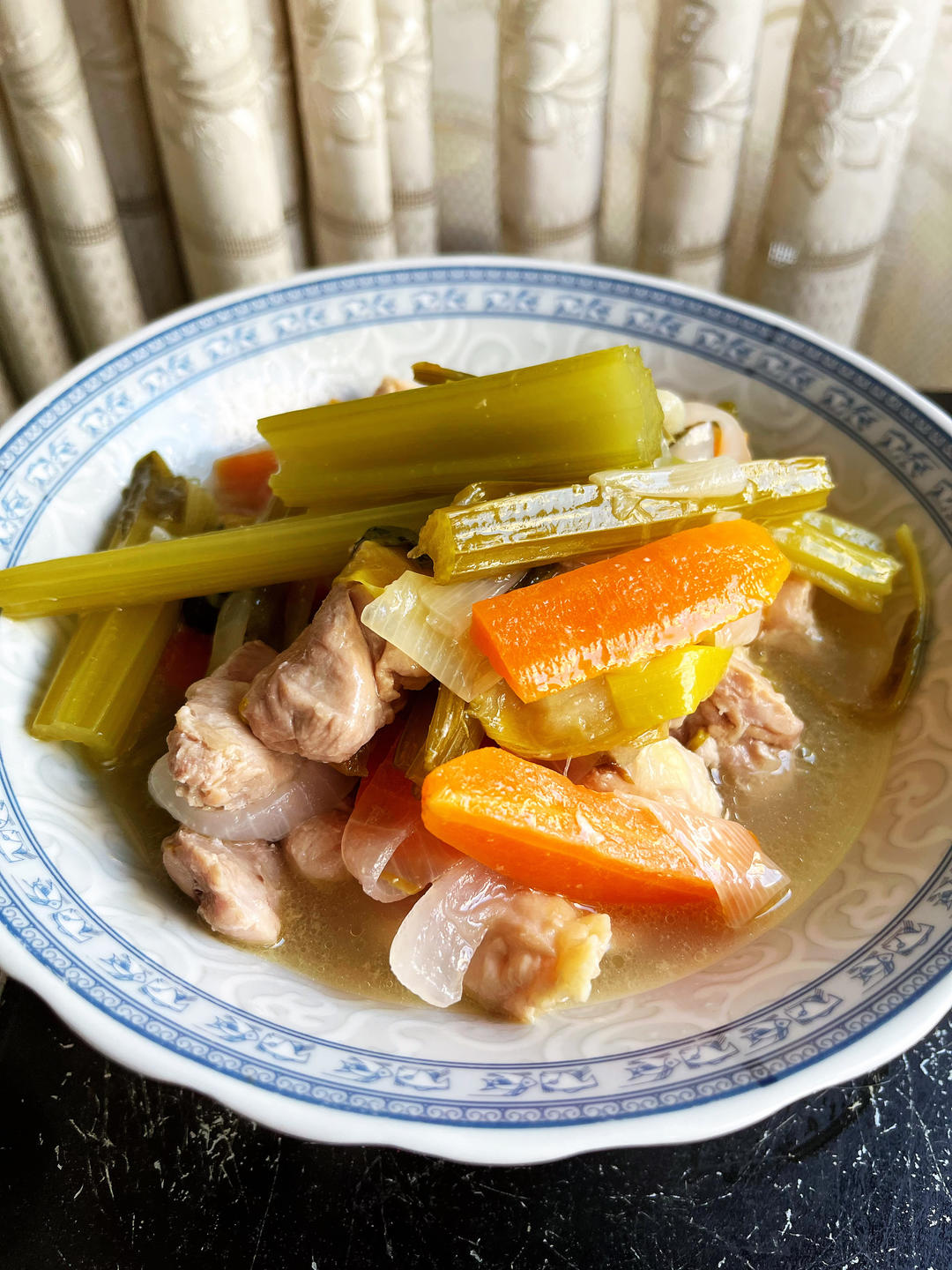 白葡萄酒蔬菜炖鸡的做法 步骤2