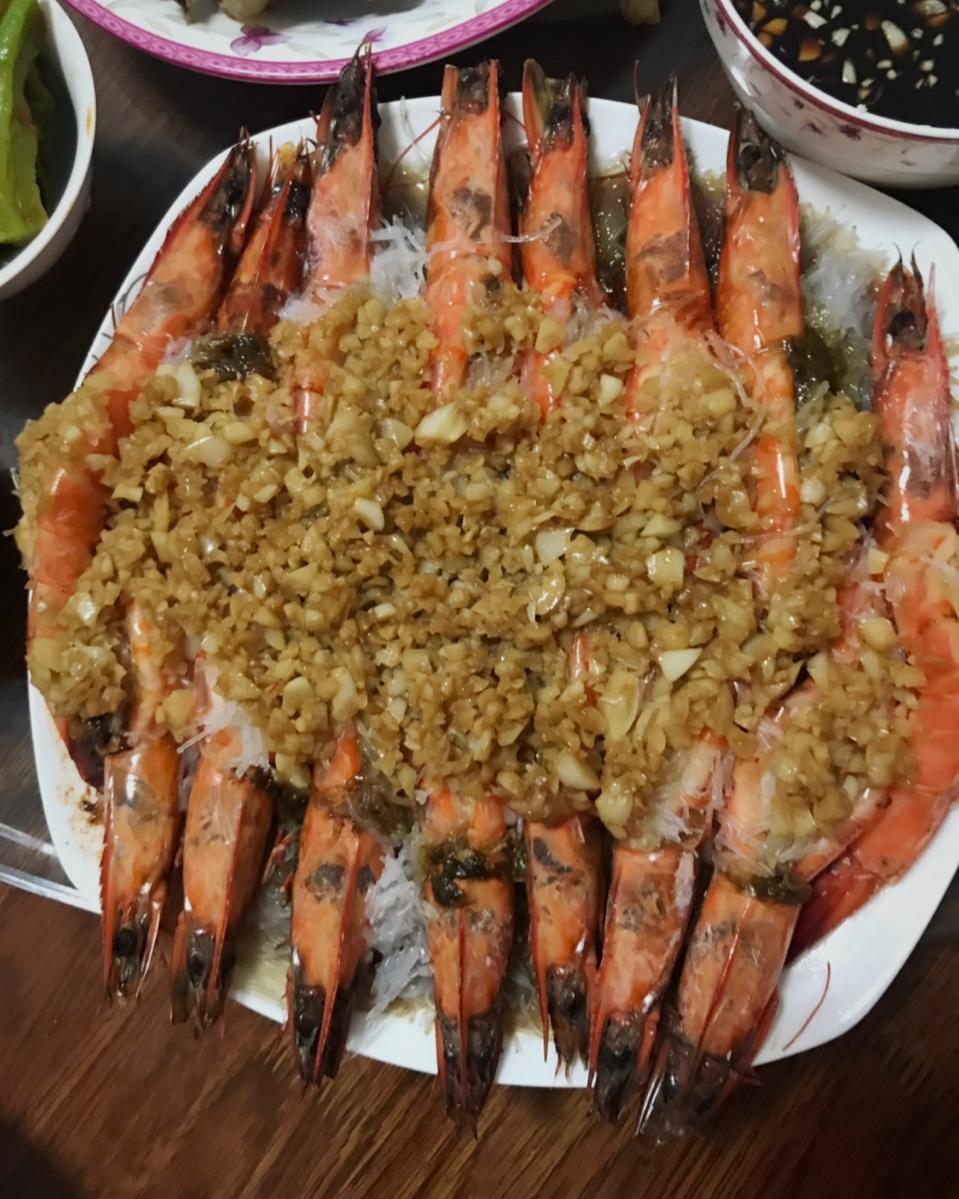 【蒜蓉粉丝蒸虾】