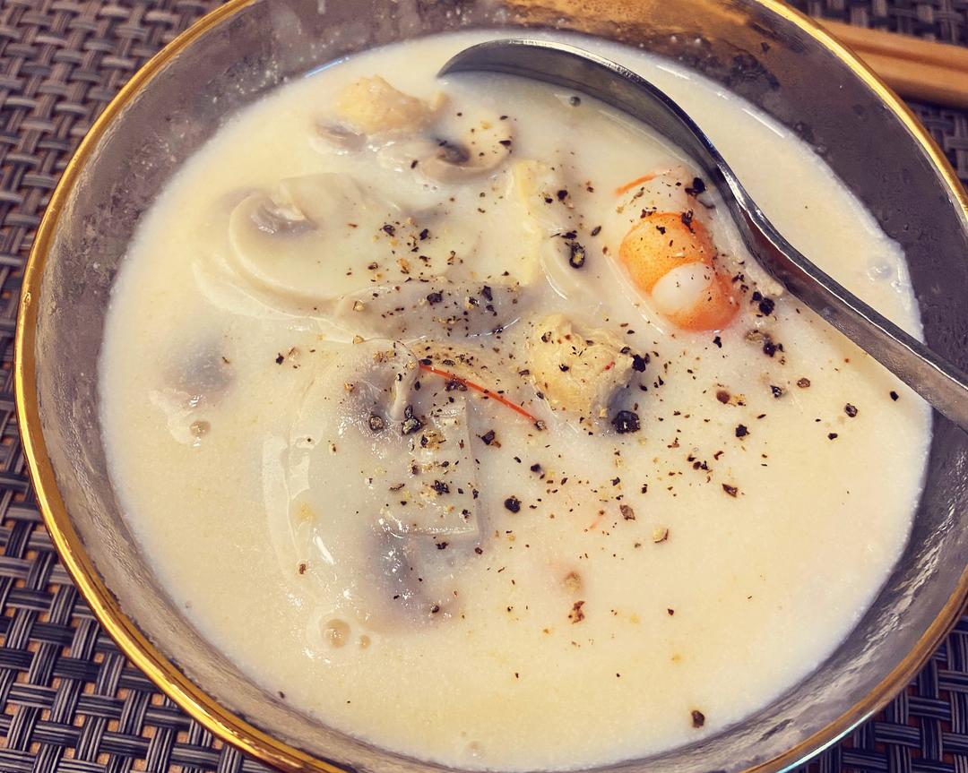 蘑菇鸡胸肉浓汤