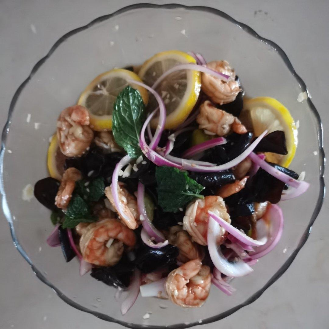 【泰式酸辣柠檬虾】做法简单，酸辣爽口，虾肉Q弹，一口一个超过瘾！