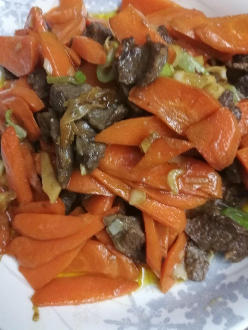 胡萝卜炒牛肉