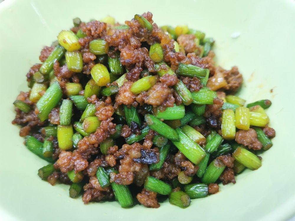 干饭人必学的蒜苔炒肉沫