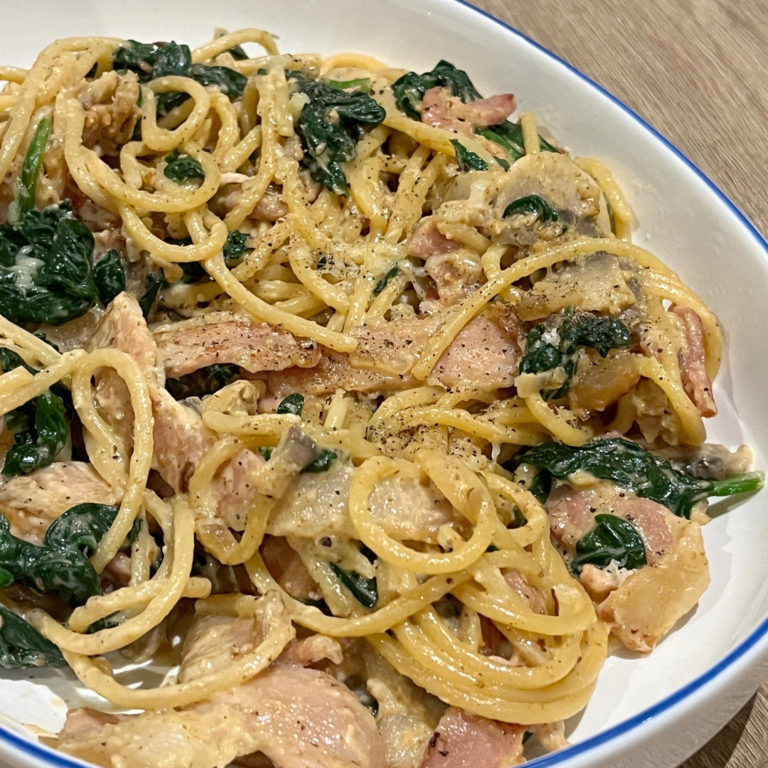 正宗的Carbonara才不放奶油呢 | 蛋黄酱三文鱼意面