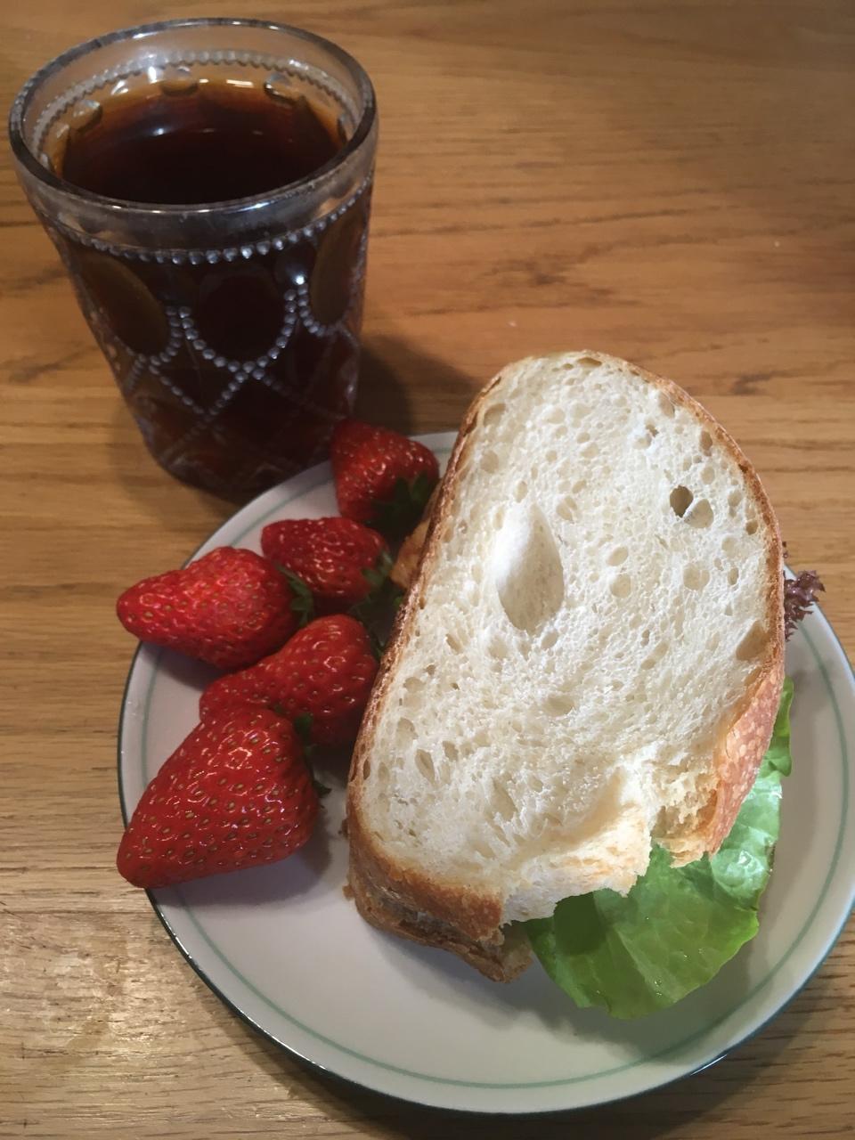 外皮薄而酥脆，内心柔软Q弹— 法式吐司