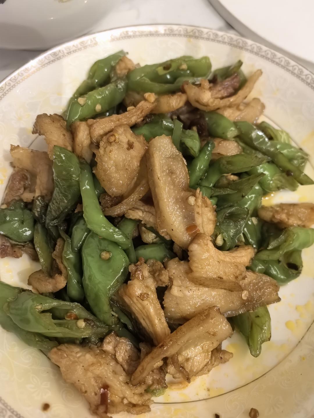 巨下饭的尖椒肉丝好吃得一碗接一碗