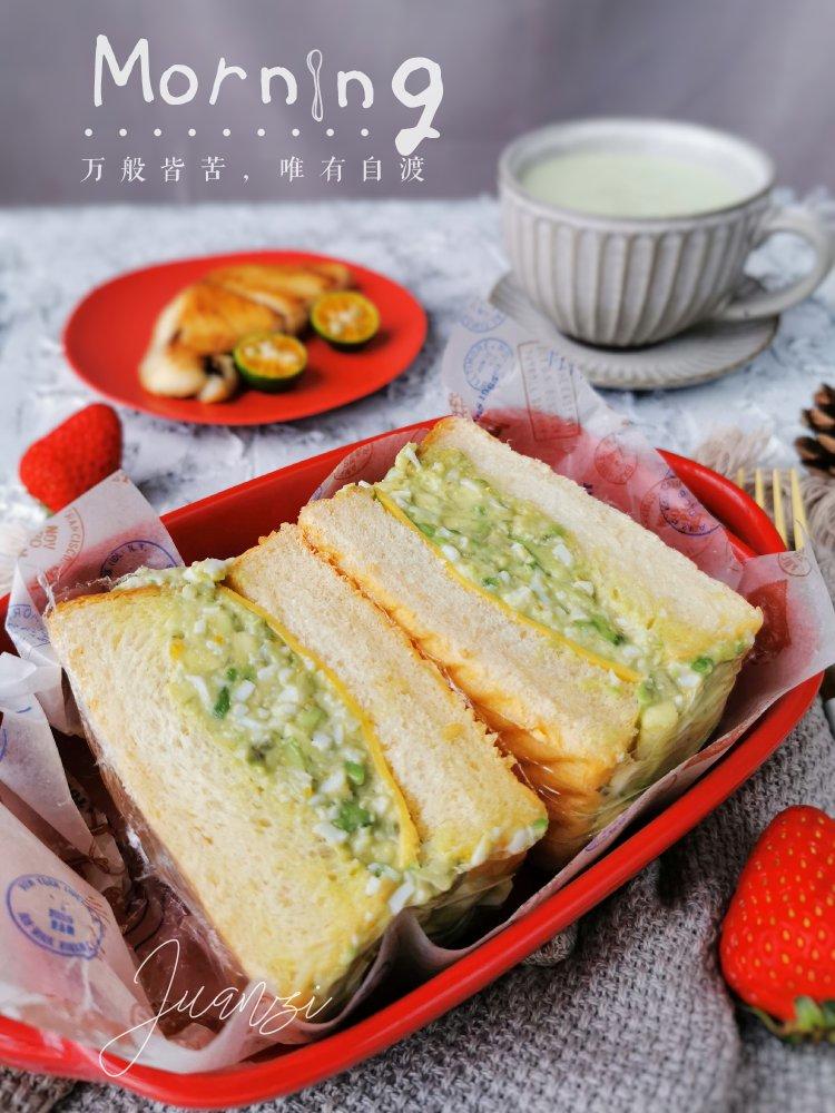牛油果鸡蛋三明治