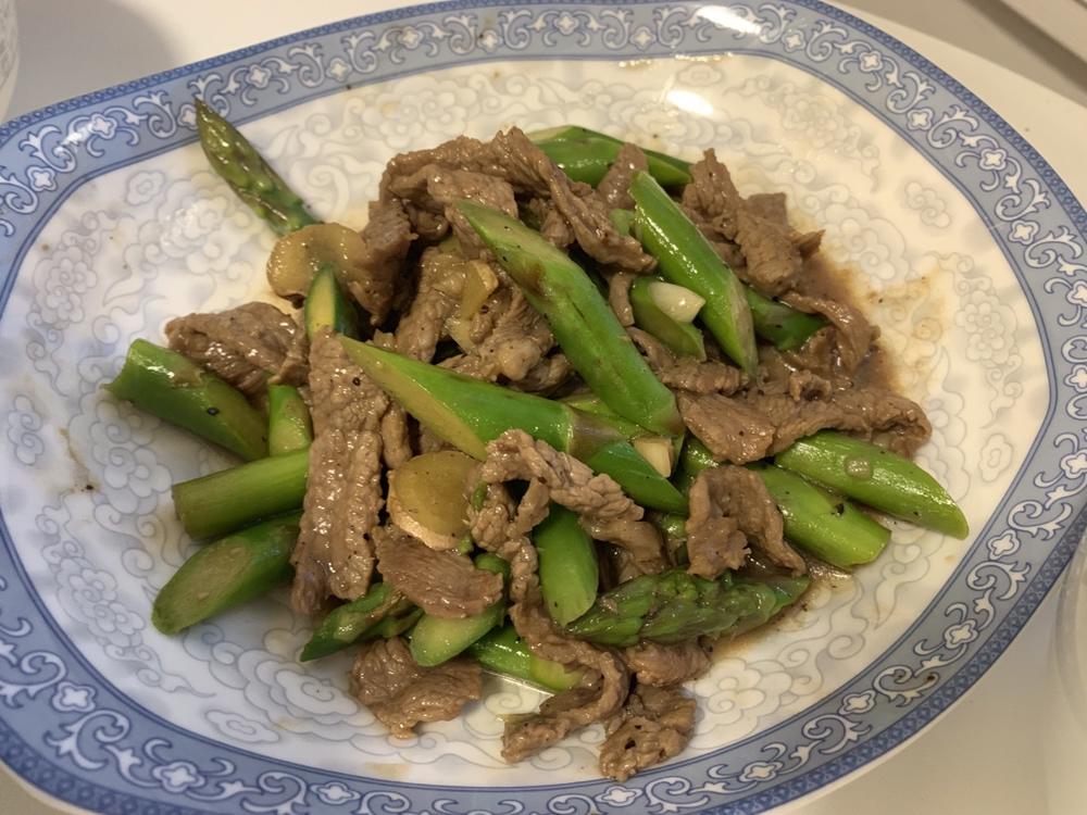 黑椒牛肉炒芦笋