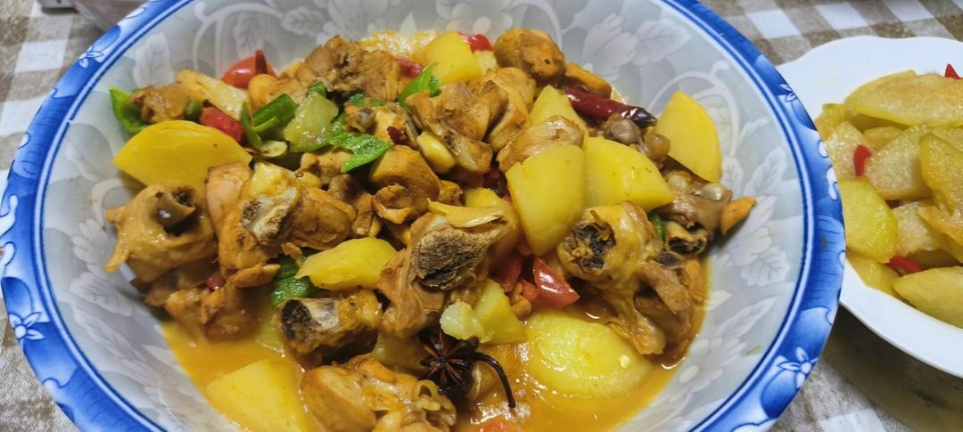 鸡腿炖土豆 上桌秒空盘 汤都喝干了！
