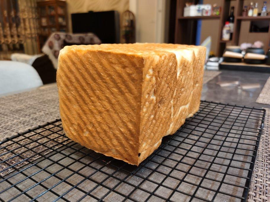 用烤箱自己做面包--手工牛奶吐司面包