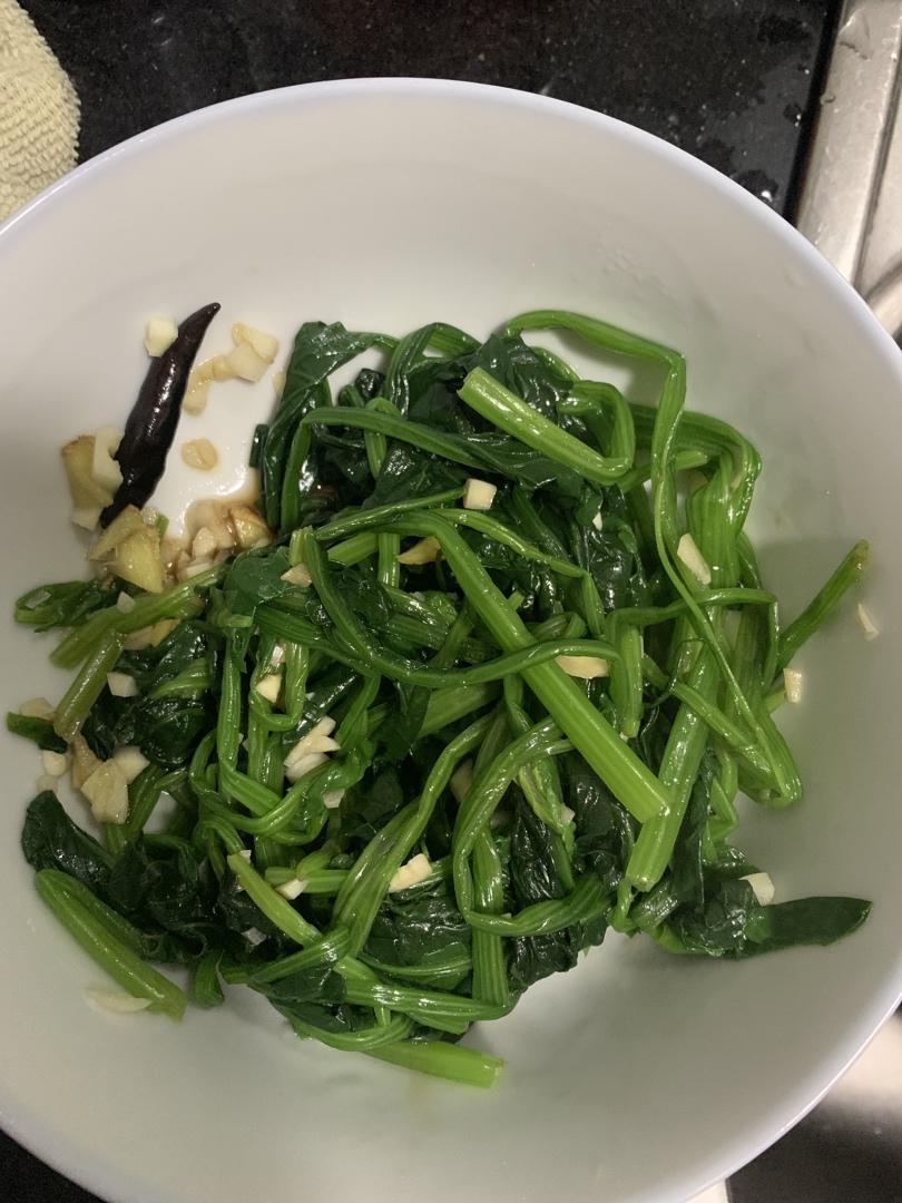 凉拌菠菜(家传秘方)