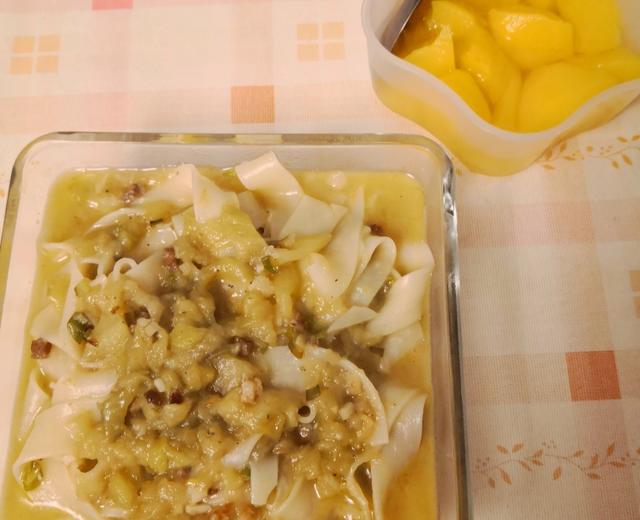 热汤茄子面的做法