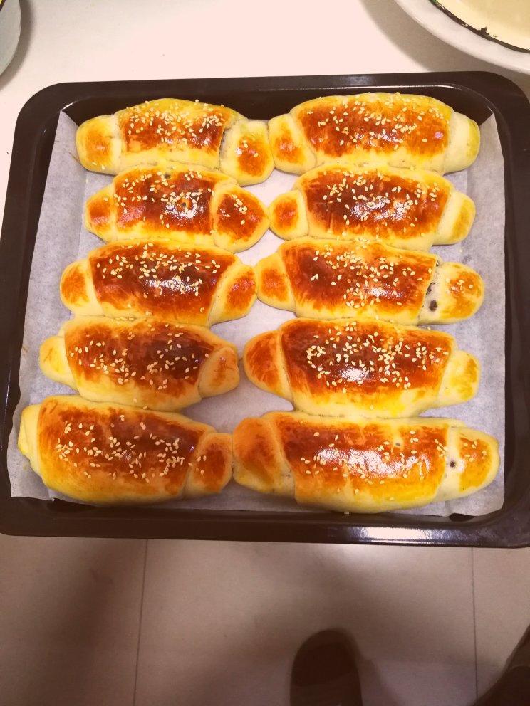 又香又软又拉丝，咬一口奶香十足！超治愈的淡奶油波兰种小餐包