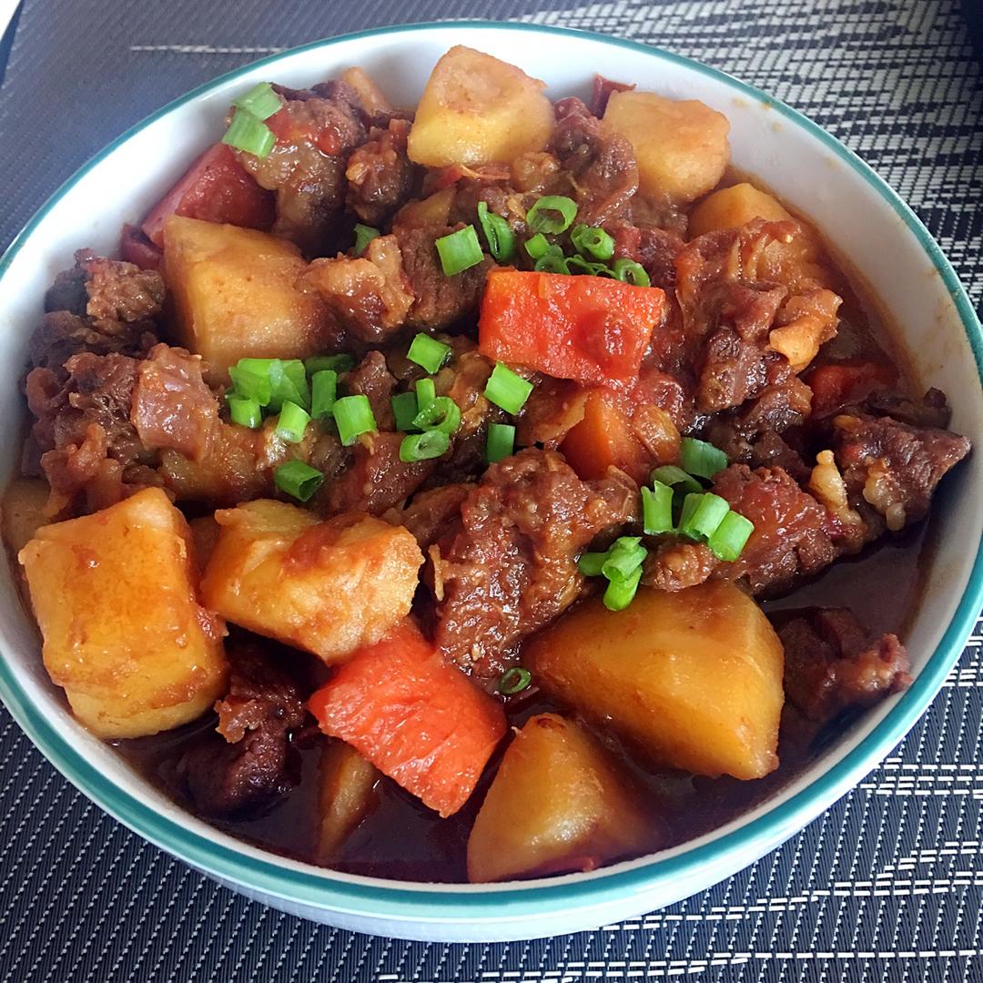 周周的小暖心做的红烧牛肉土豆 (独家秘制)