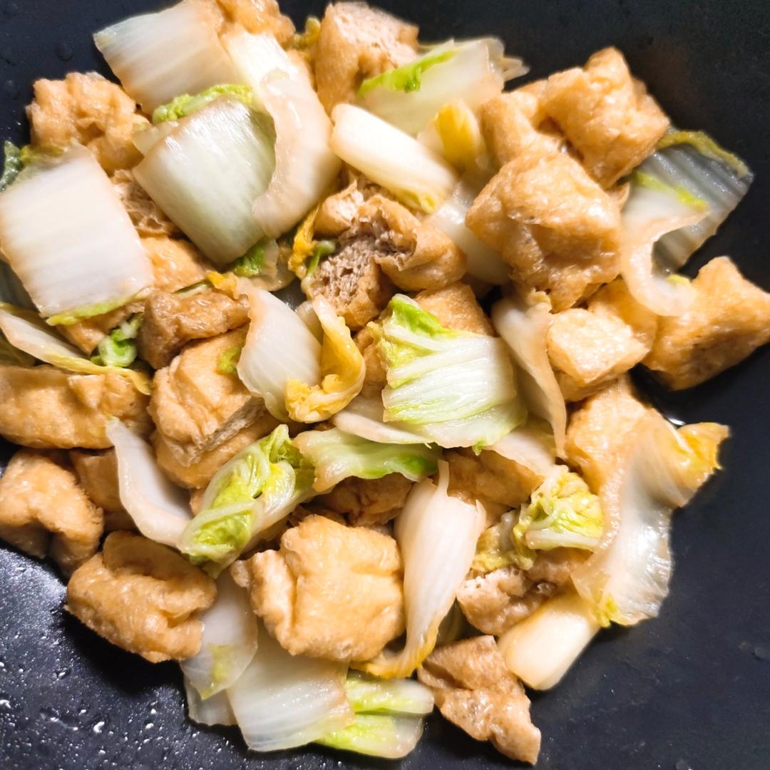 好吃到连汤汁都不剩的白菜焖豆泡，给肉都不换