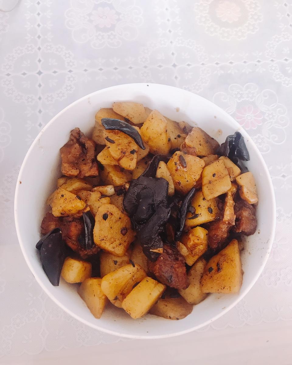 土豆木耳炖牛肉