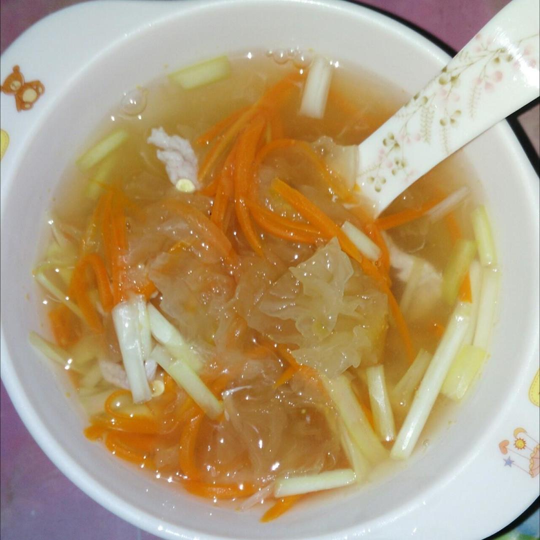 箩卜瘦肉银耳羹