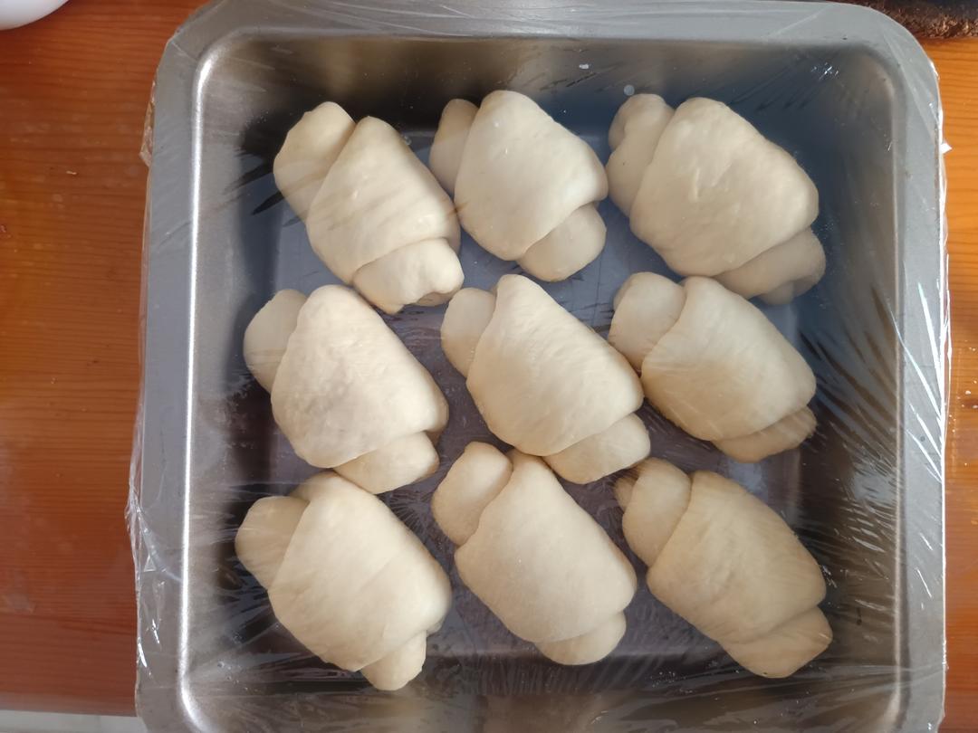 免揉膜的牛奶面包卷，没有厨师机也可以轻松做面包