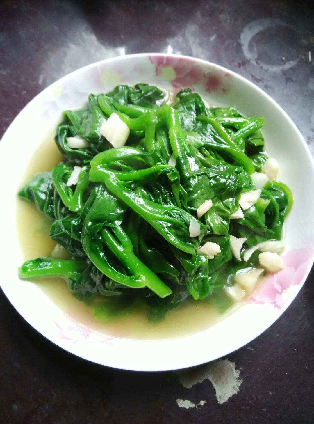 闪亮的馨儿做的蒜蓉木耳菜