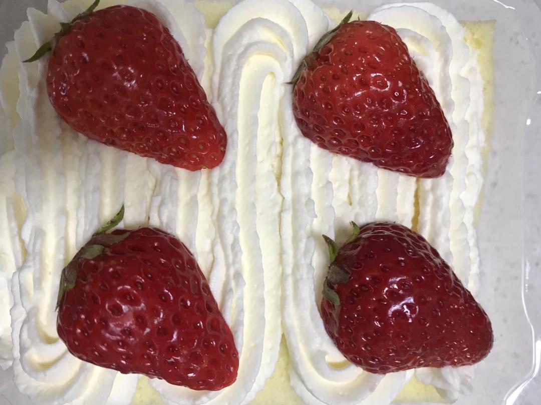 草莓奶油蛋糕盒子