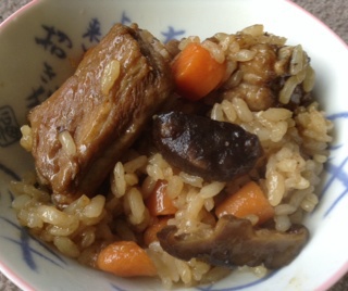喷香排骨焖饭（爆好吃）