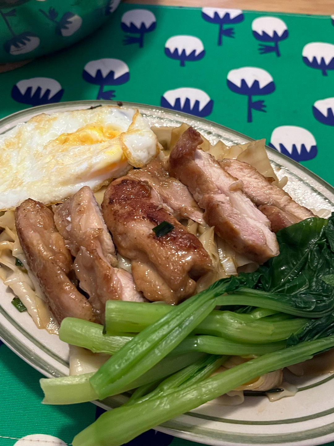 吃正宗香港冰室——鸡排黑蒜葱油捞丁