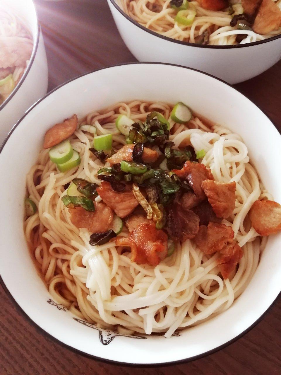 十分钟就能吃到的肉臊子面