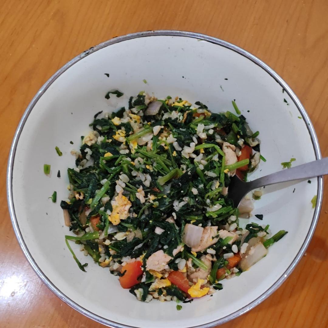 糙米蔬菜鸡肉饭团