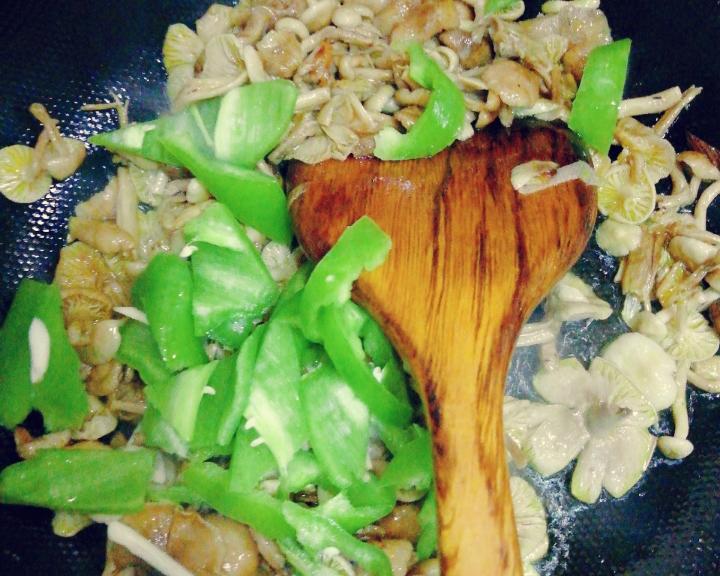 榛蘑尖椒（夏天的味道）
