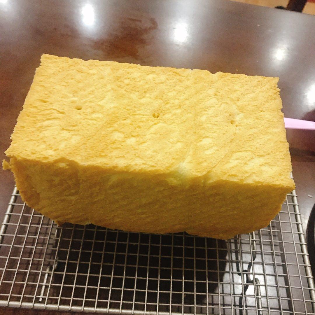 一次发酵的牛奶吐司，省事儿但依旧松软