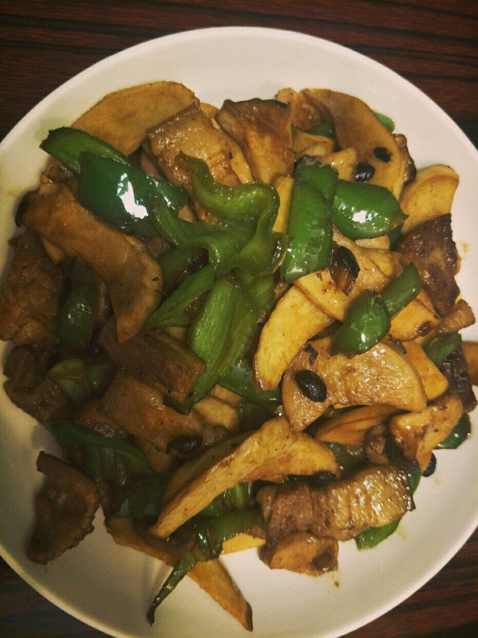 蚝油豆豉香煎杏鲍菇青椒肉丝（最好吃的杏鲍菇做法）